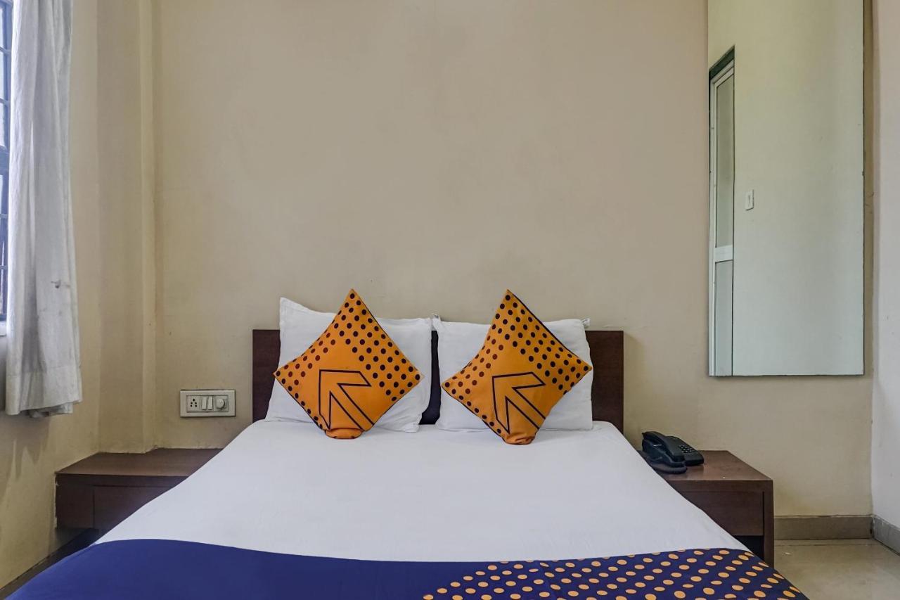 Oyo Flagship 75444 Hotel Kinara Lodging & Boarding Mangvadi Extérieur photo