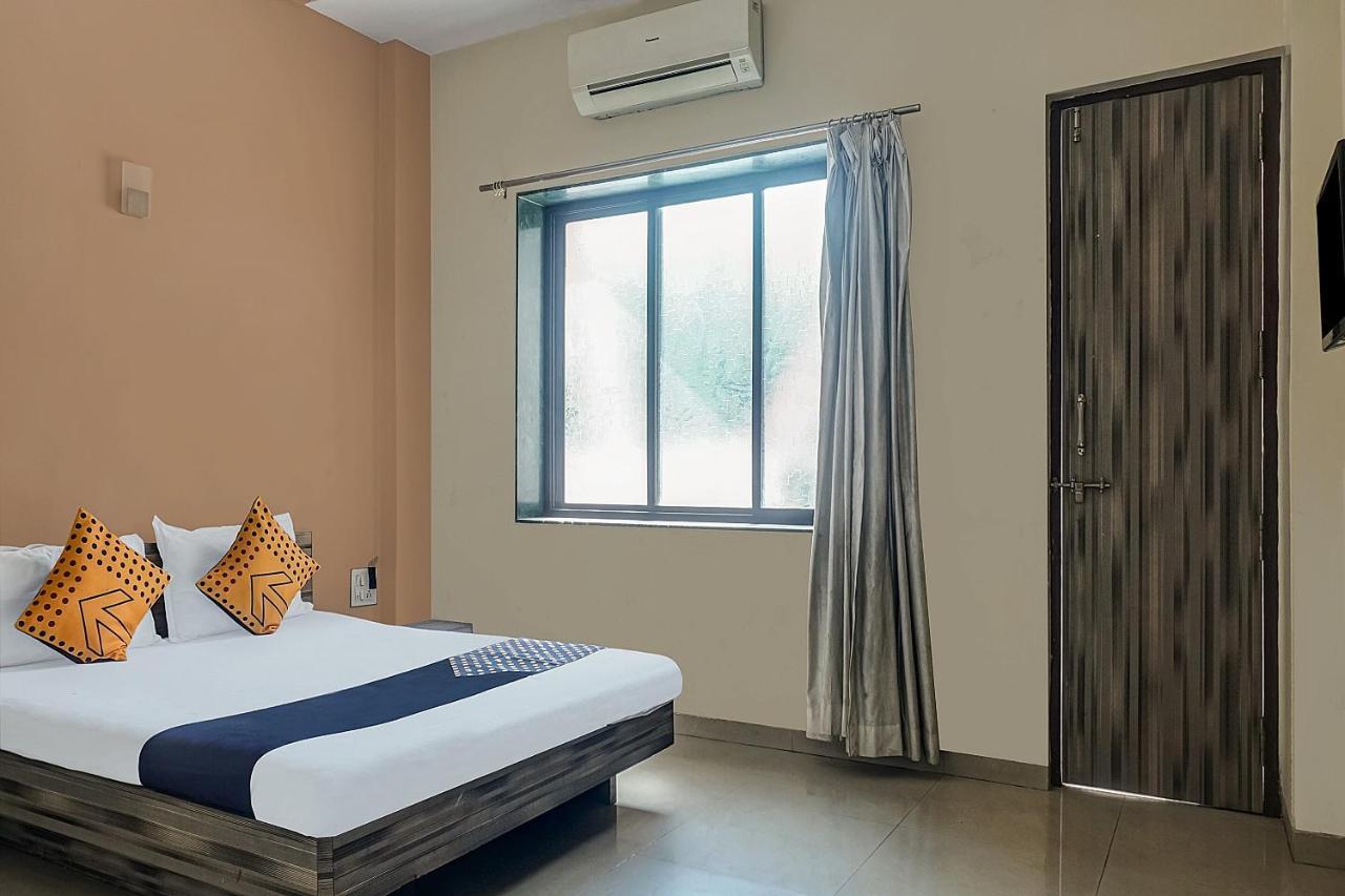 Oyo Flagship 75444 Hotel Kinara Lodging & Boarding Mangvadi Extérieur photo