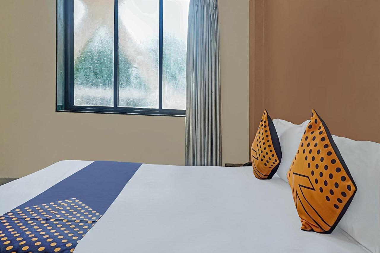 Oyo Flagship 75444 Hotel Kinara Lodging & Boarding Mangvadi Extérieur photo