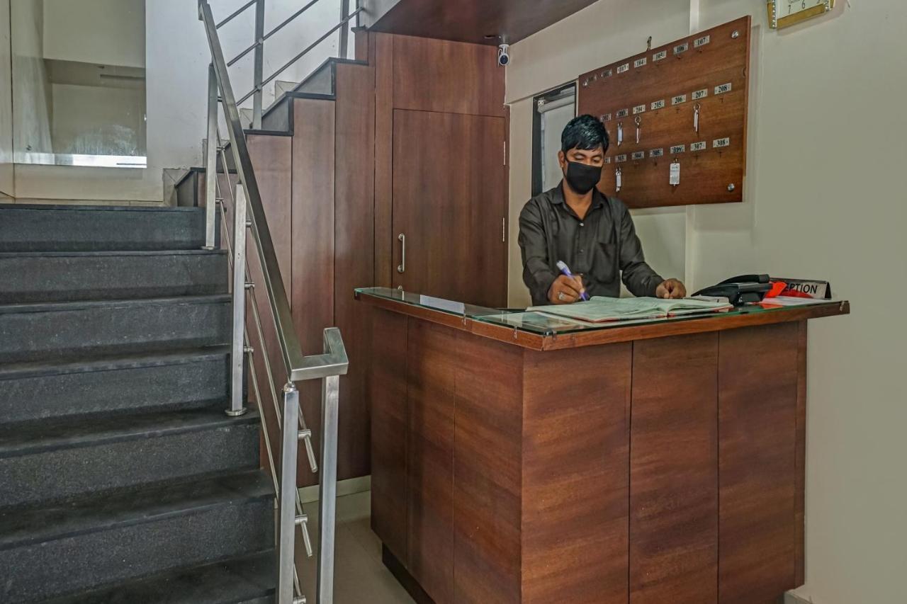 Oyo Flagship 75444 Hotel Kinara Lodging & Boarding Mangvadi Extérieur photo