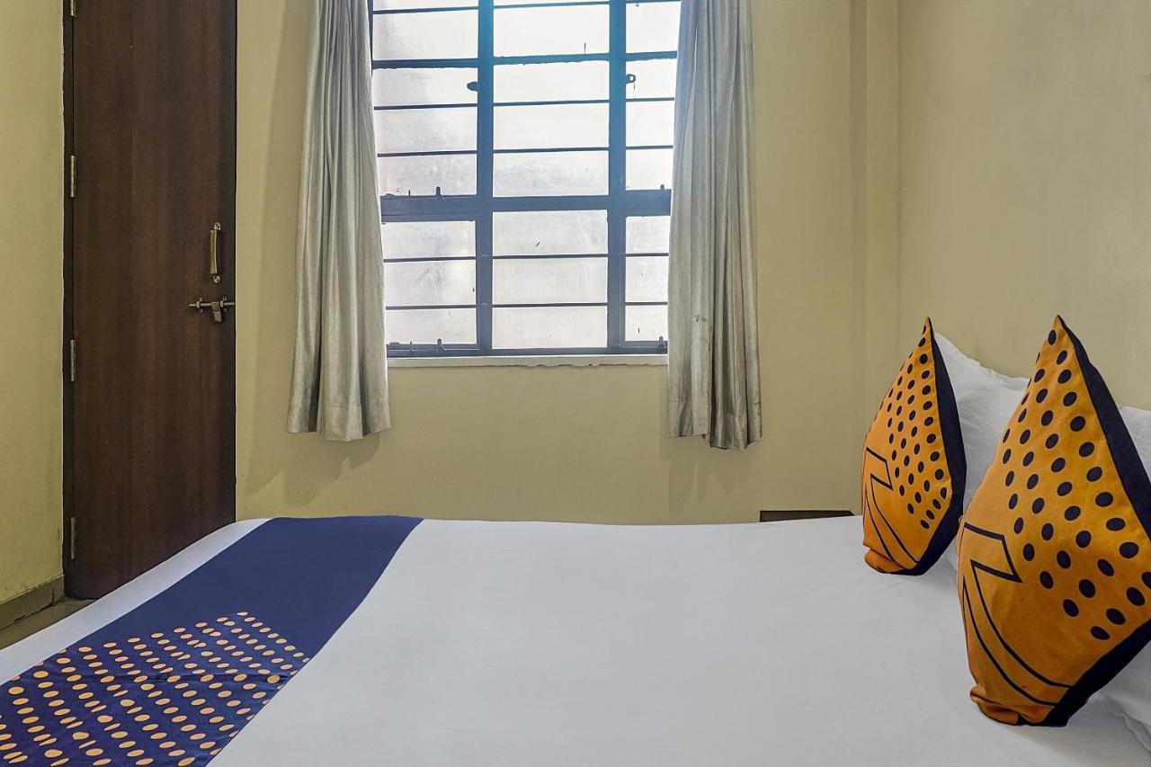 Oyo Flagship 75444 Hotel Kinara Lodging & Boarding Mangvadi Extérieur photo