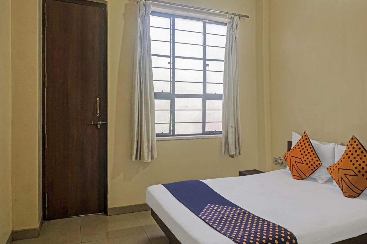 Oyo Flagship 75444 Hotel Kinara Lodging & Boarding Mangvadi Extérieur photo