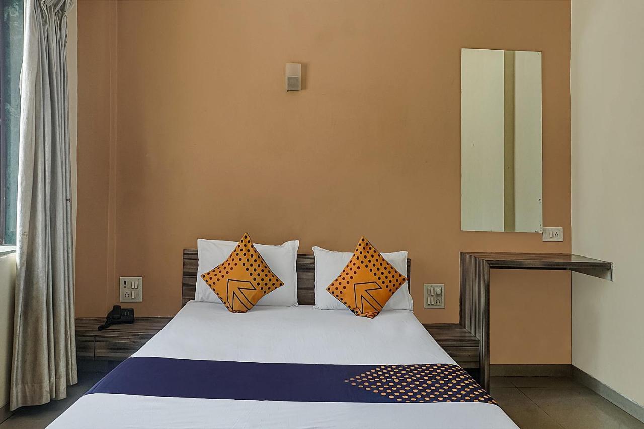 Oyo Flagship 75444 Hotel Kinara Lodging & Boarding Mangvadi Extérieur photo