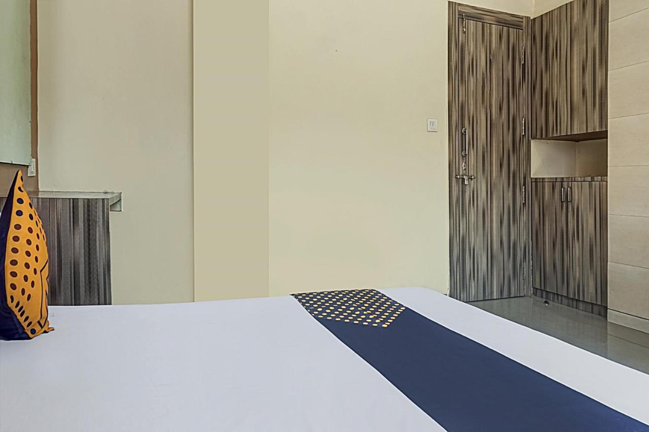 Oyo Flagship 75444 Hotel Kinara Lodging & Boarding Mangvadi Extérieur photo